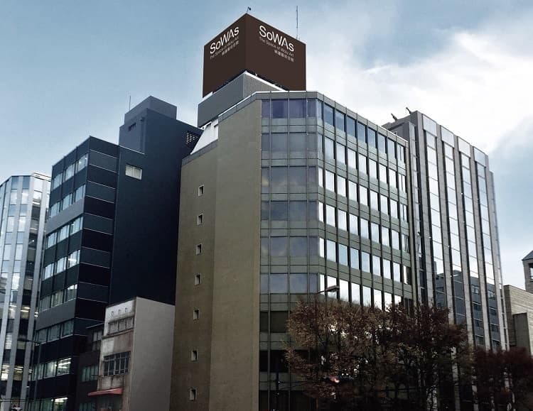 本社ビルの外観