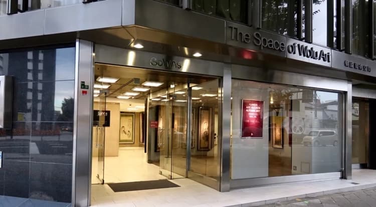 本社ビル1階の外観（開店時）
