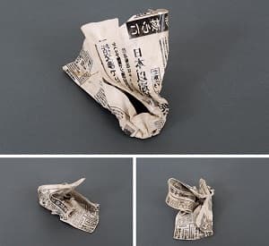 三島喜美代「Crumpled Newspaper」